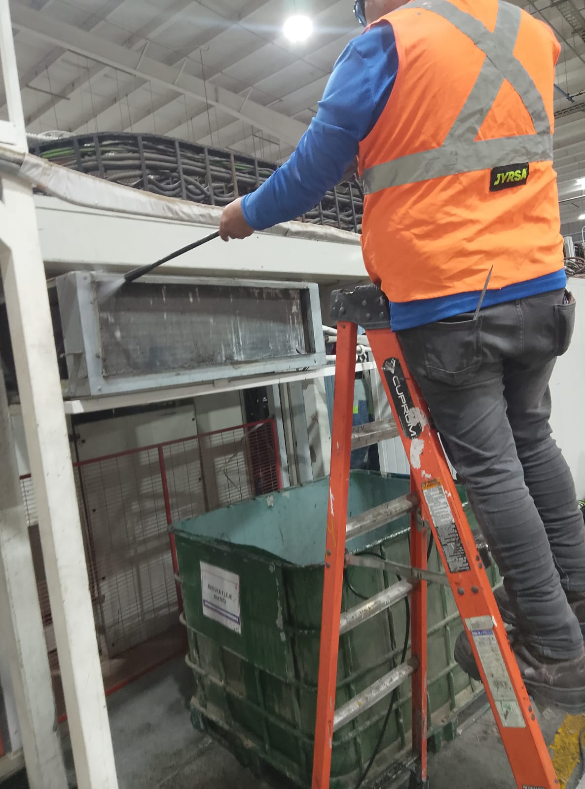 Instalación y reparación de aire acondicionado tipo minisplit