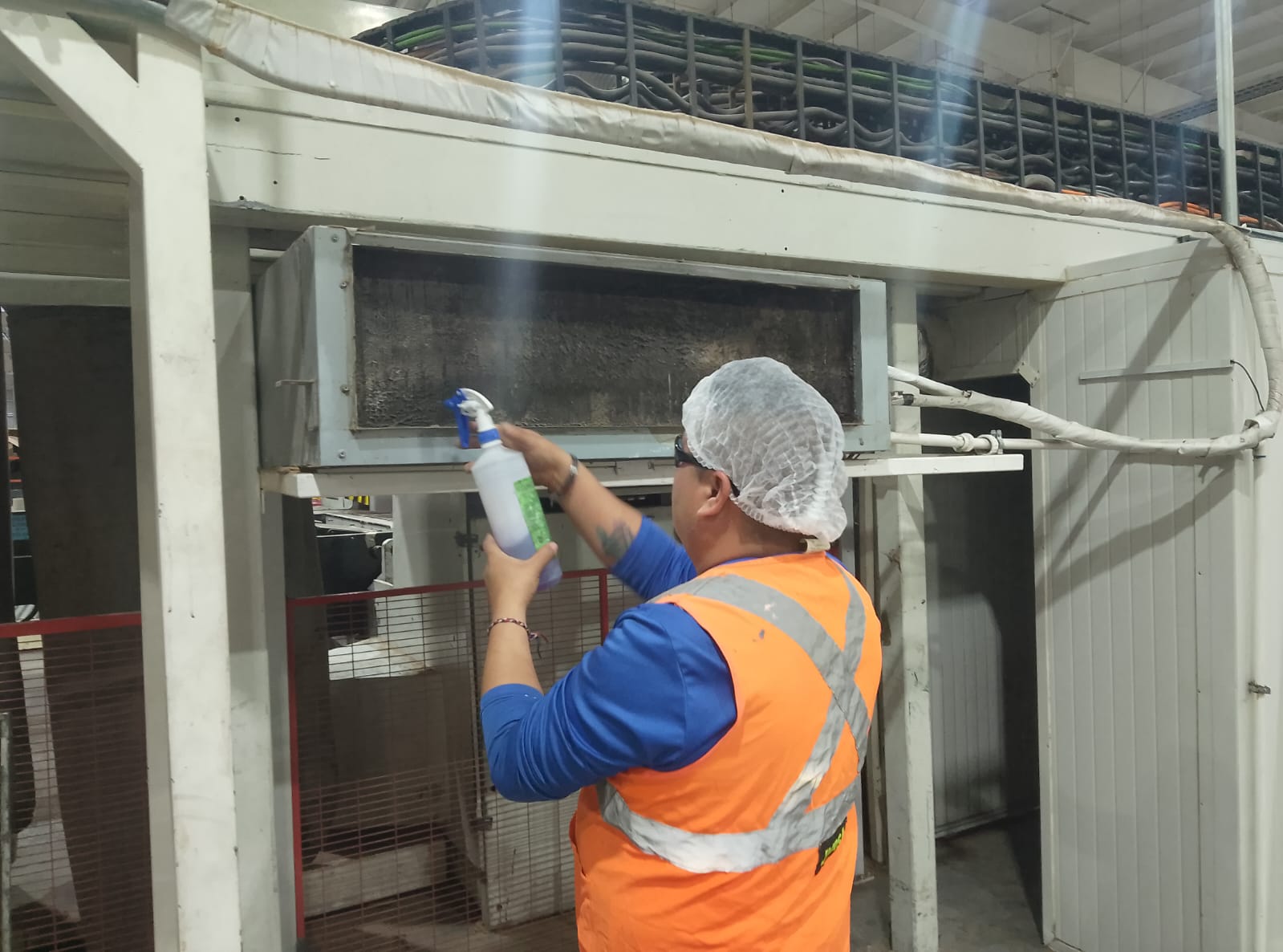 Mantenimiento de equipo de refrigeración en planta de alimentos
